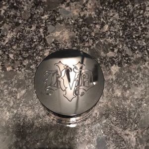 Kat Von D Lock it Brightening Powder- GOLDEN